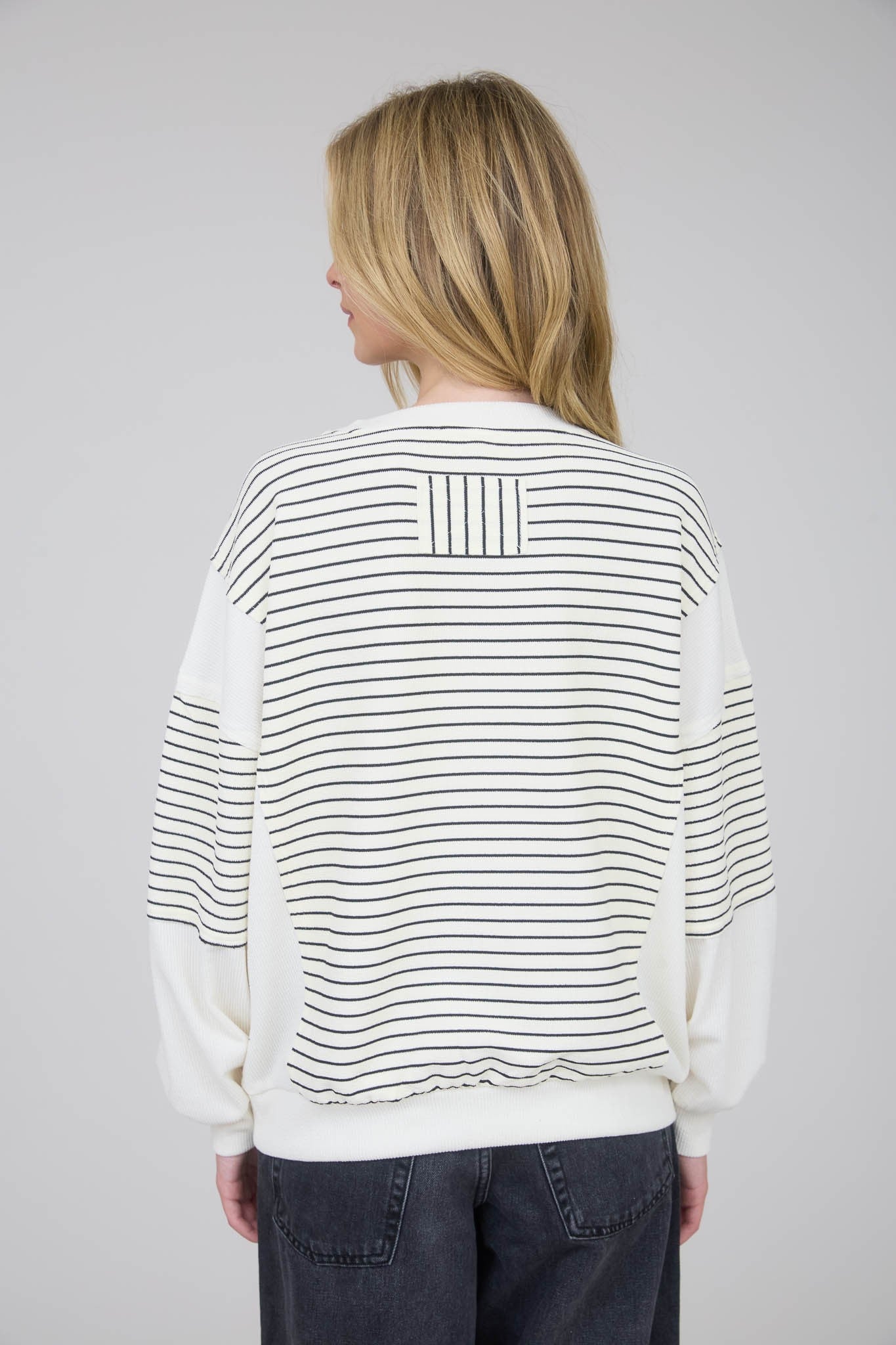 Contrast Stripe Raw Edge Long Sleeve Knit Top - Mainstream Boutique