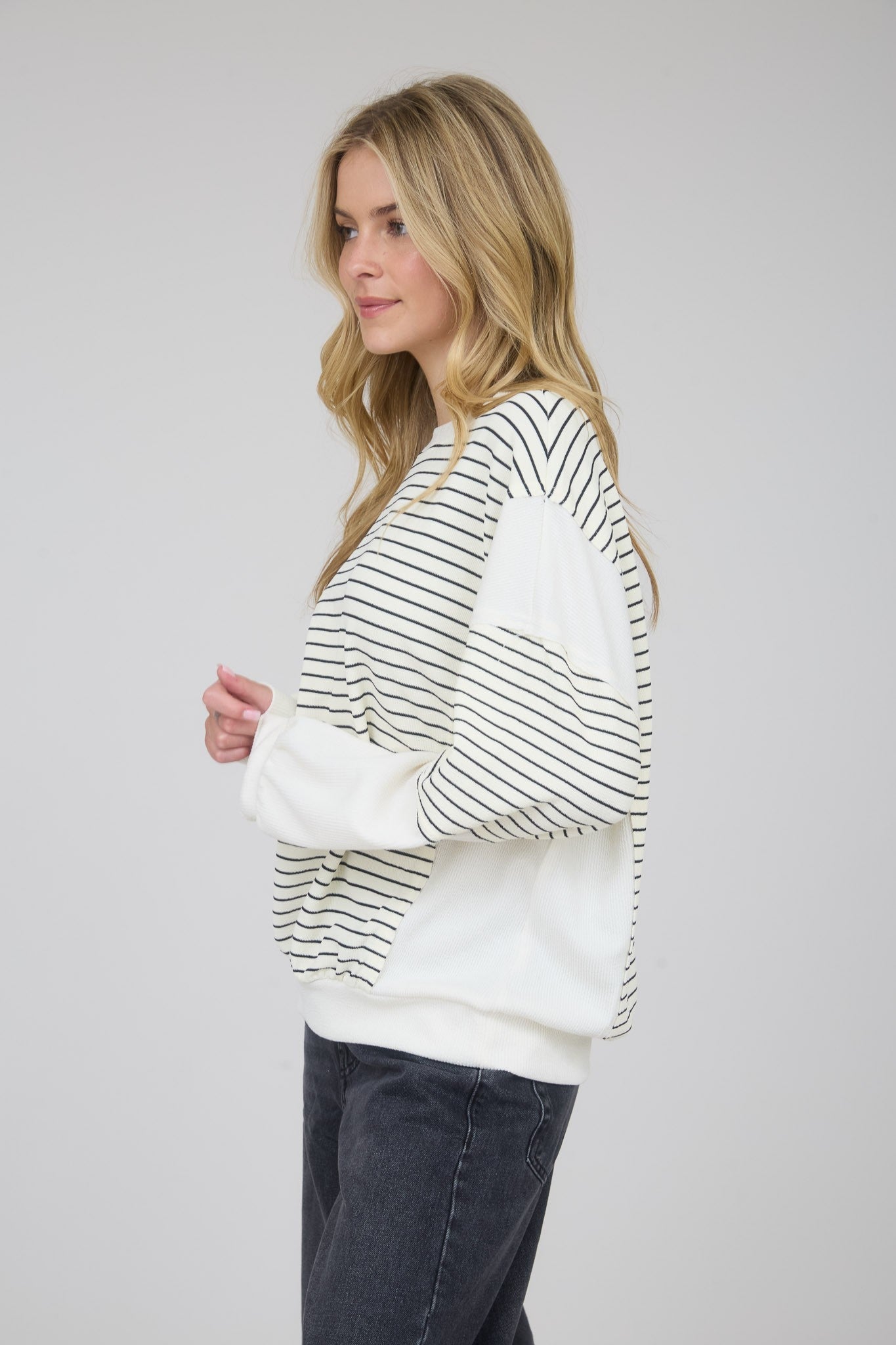 Contrast Stripe Raw Edge Long Sleeve Knit Top - Mainstream Boutique