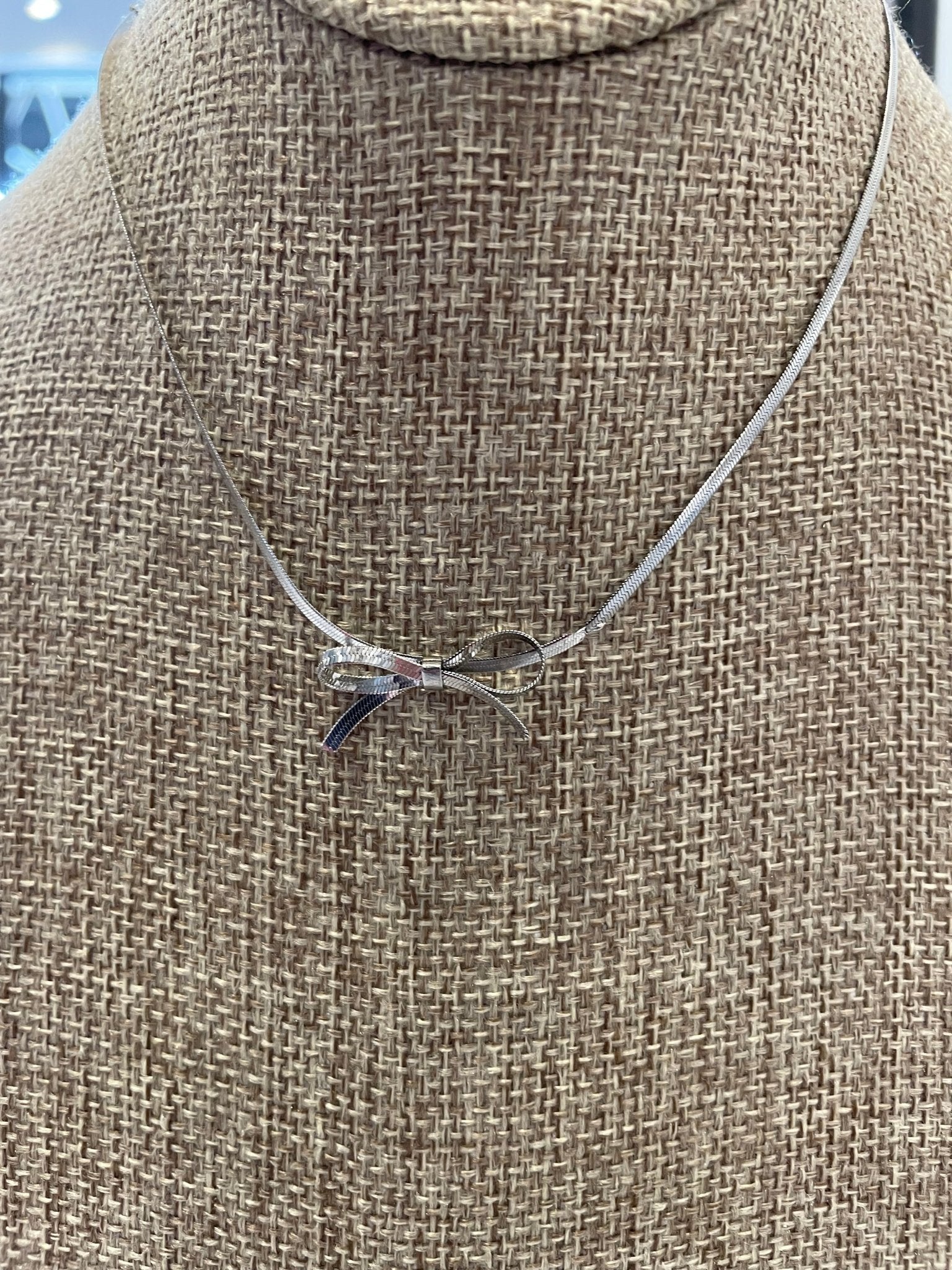 Dainty Snake Chain Choker W/ Bow - Mainstream Boutique
