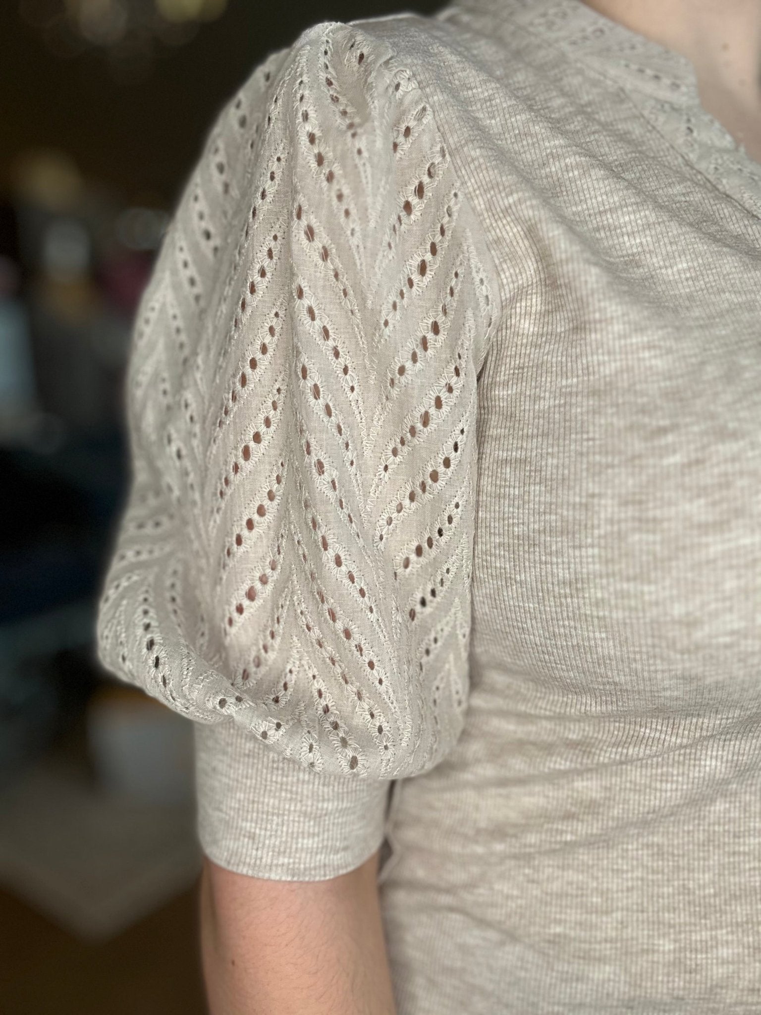 Puff Sleeve Contrast Top - Mainstream Boutique