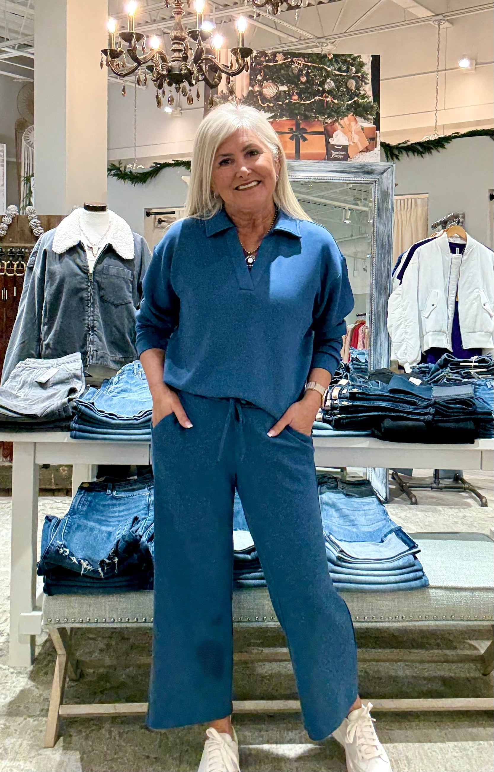 V-Neck Popover with Collar- prussian blue