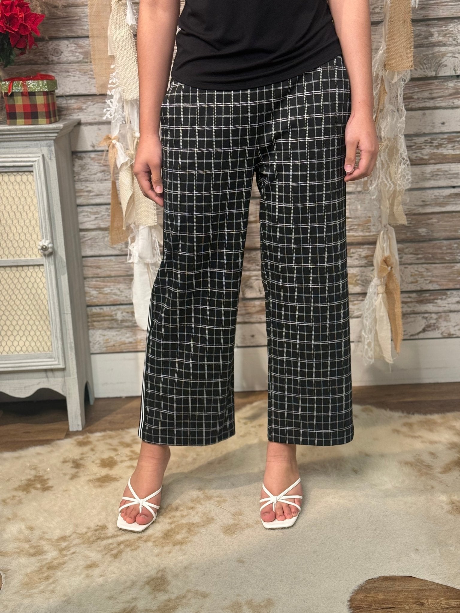 Liverpool Mabel Pull - On Cropped Stovepipe Pants With Side Stripe - Mainstream Boutique