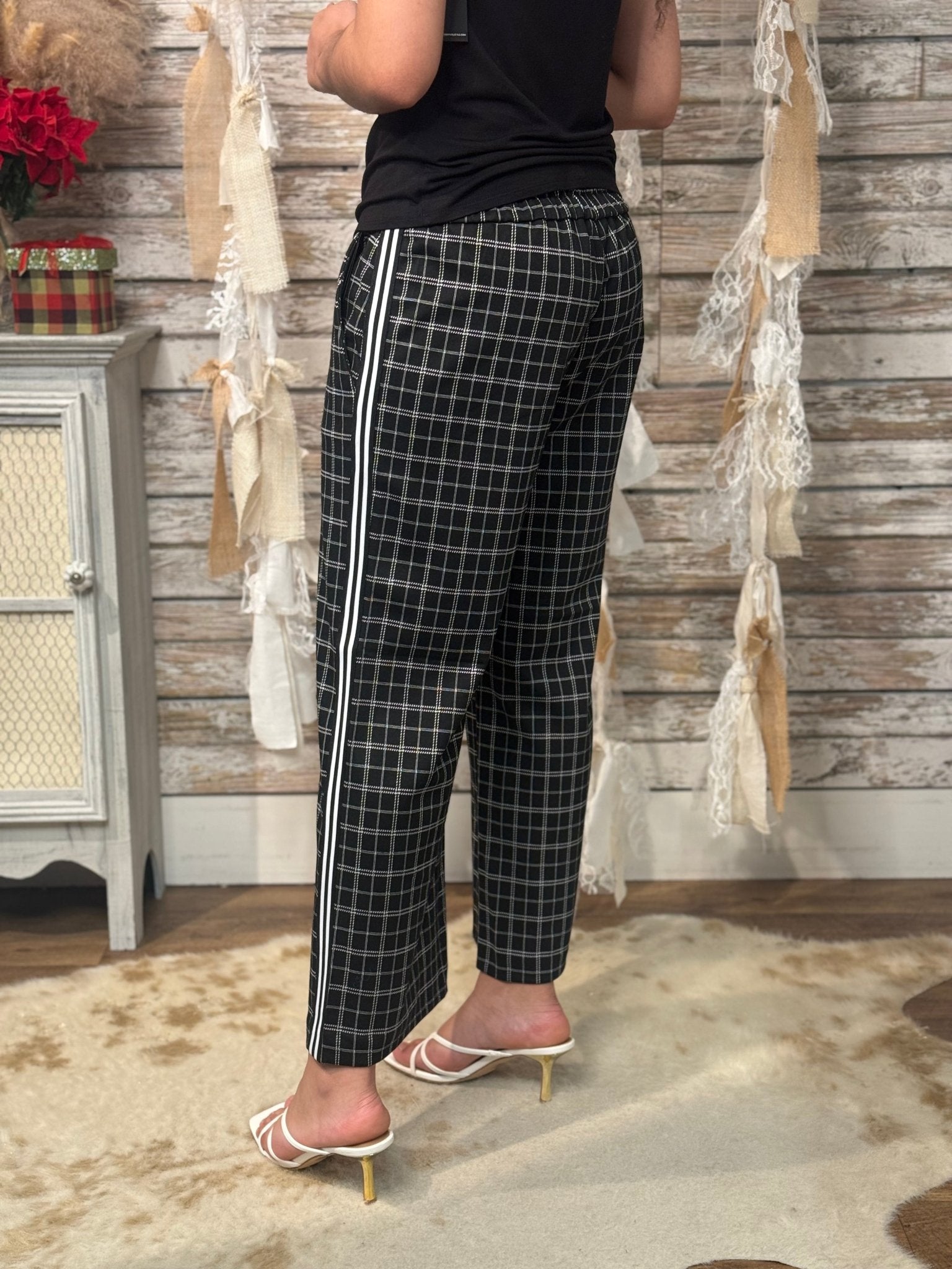 Liverpool Mabel Pull - On Cropped Stovepipe Pants With Side Stripe - Mainstream Boutique