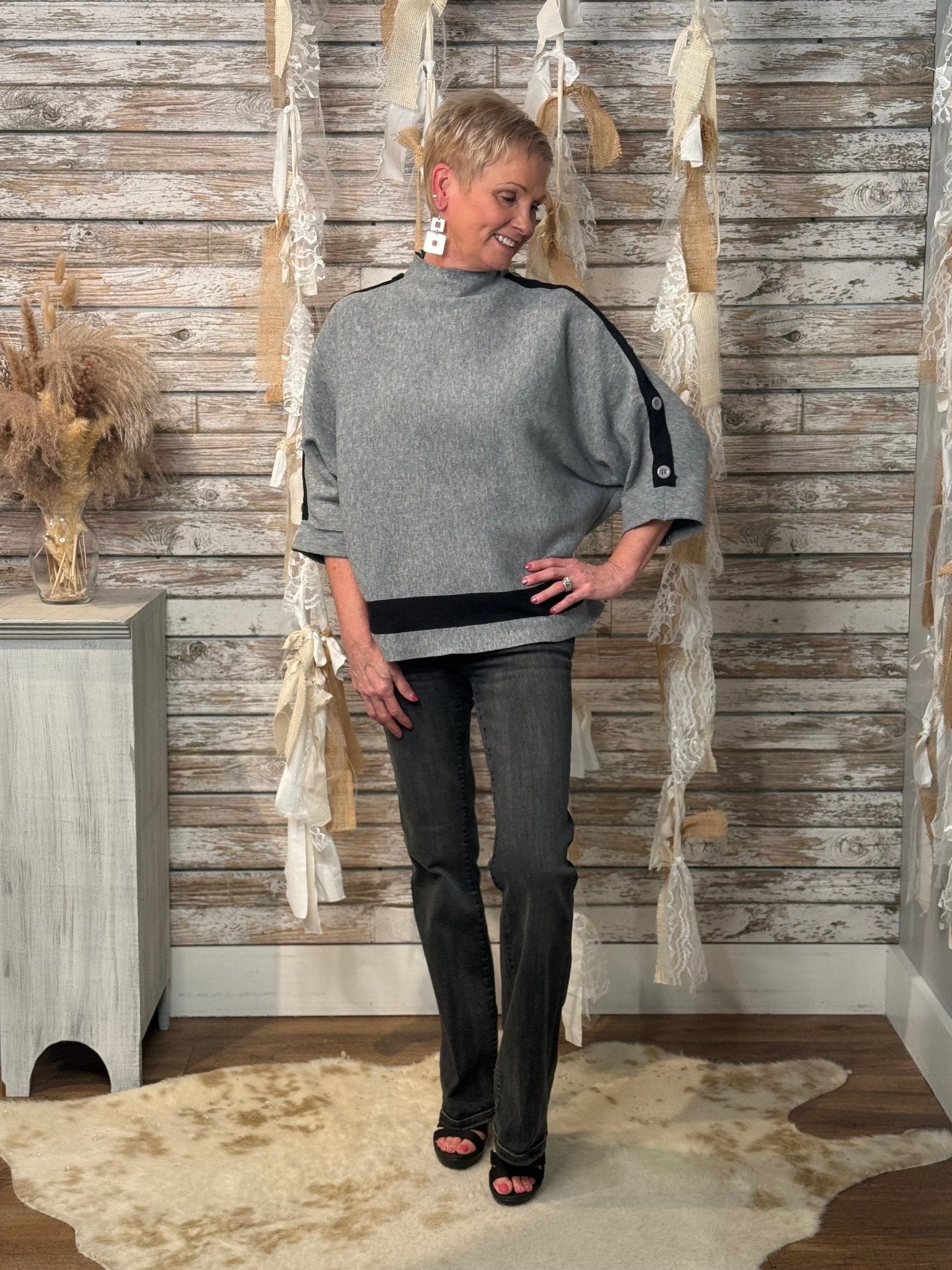 Side Line Chic Pullover - Mainstream Boutique