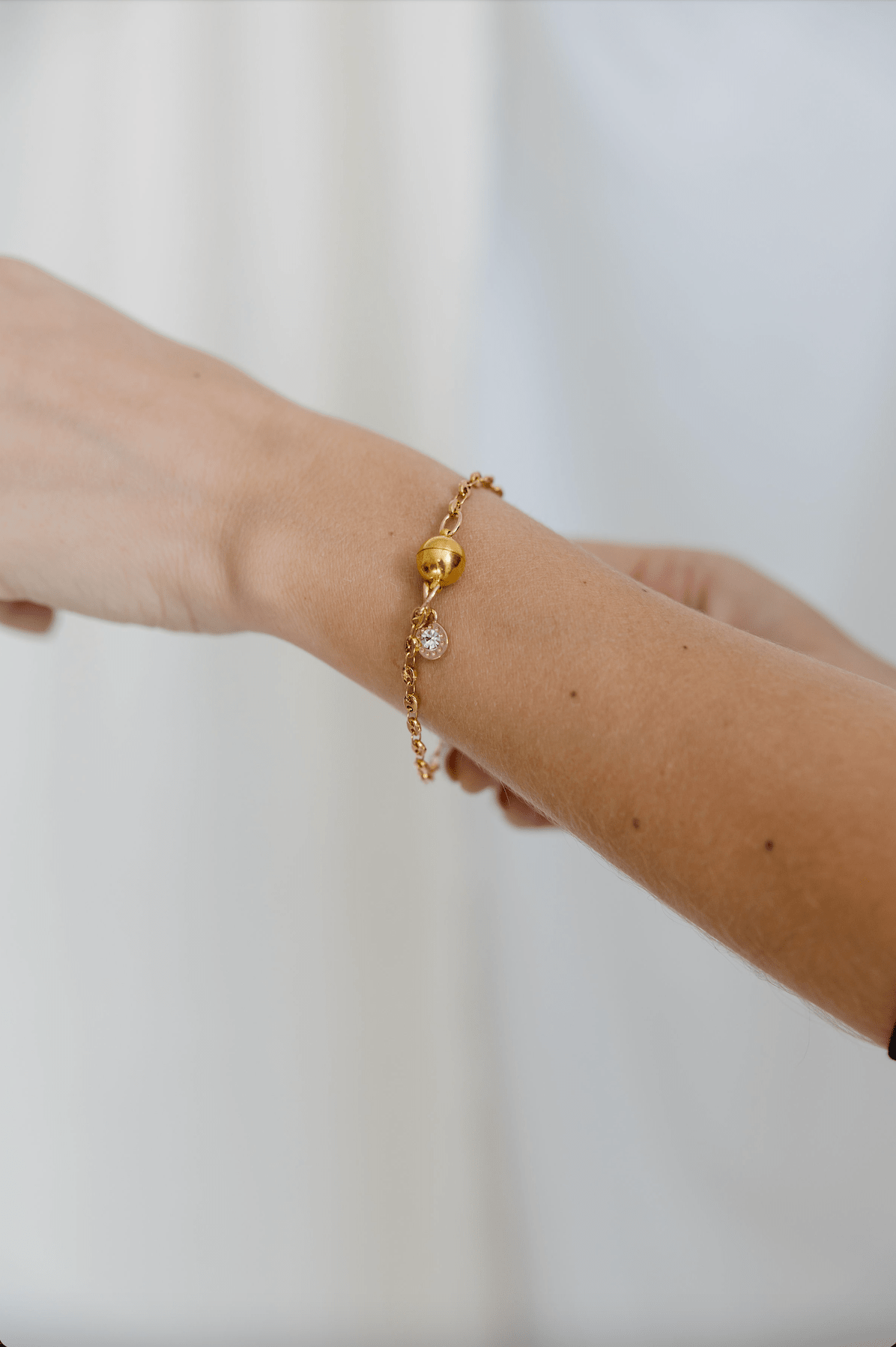 Bella Magnetic Clasp Chain Bracelet - Mainstream Boutique
