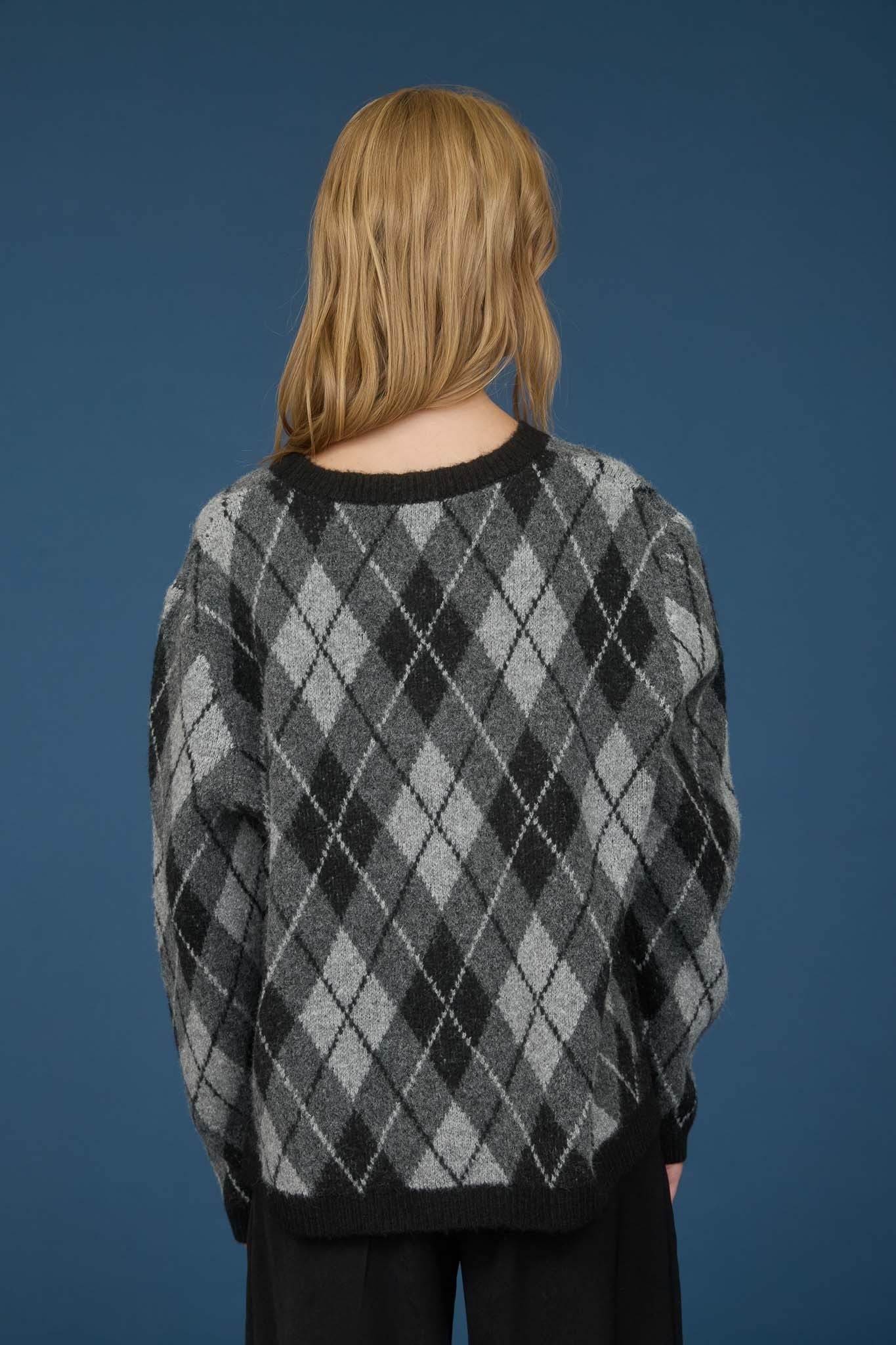 Argyle Pattern Crew Neck Long Knit Sweater - Mainstream Boutique