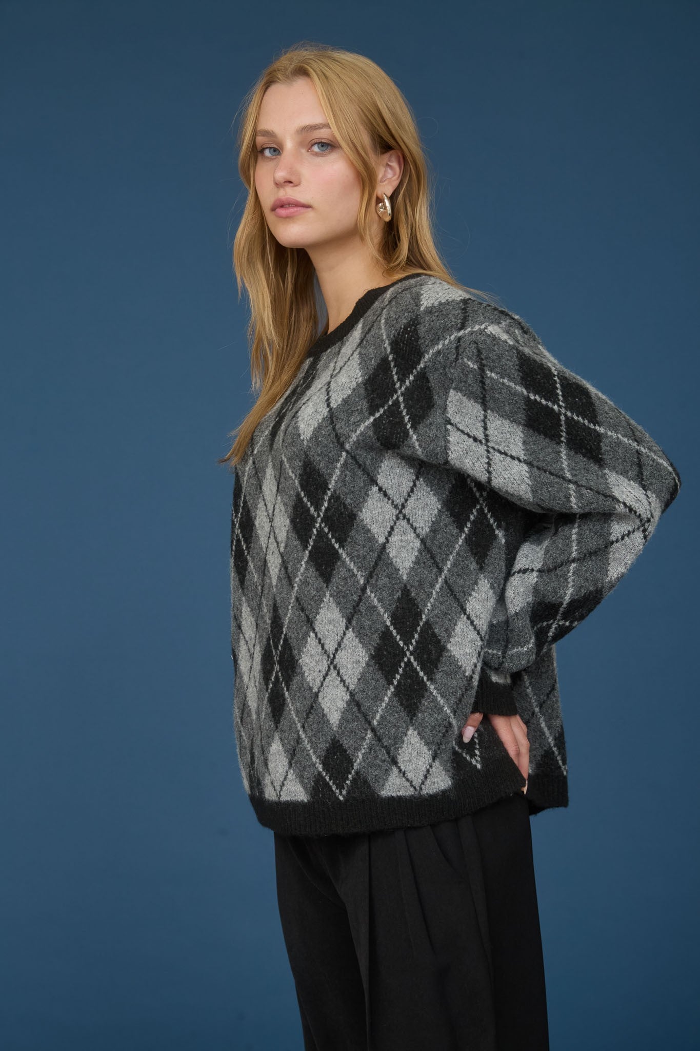 Argyle Pattern Crew Neck Long Knit Sweater - Mainstream Boutique