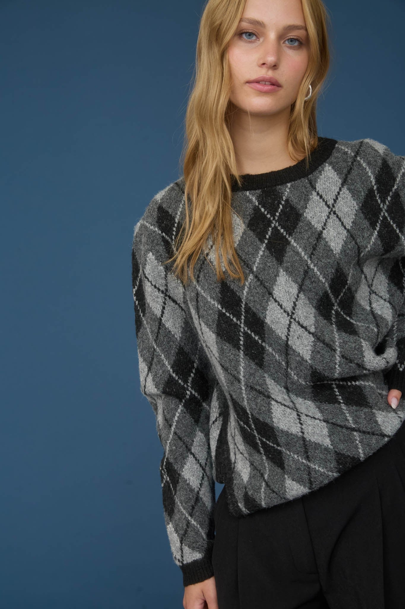 Argyle Pattern Crew Neck Long Knit Sweater - Mainstream Boutique