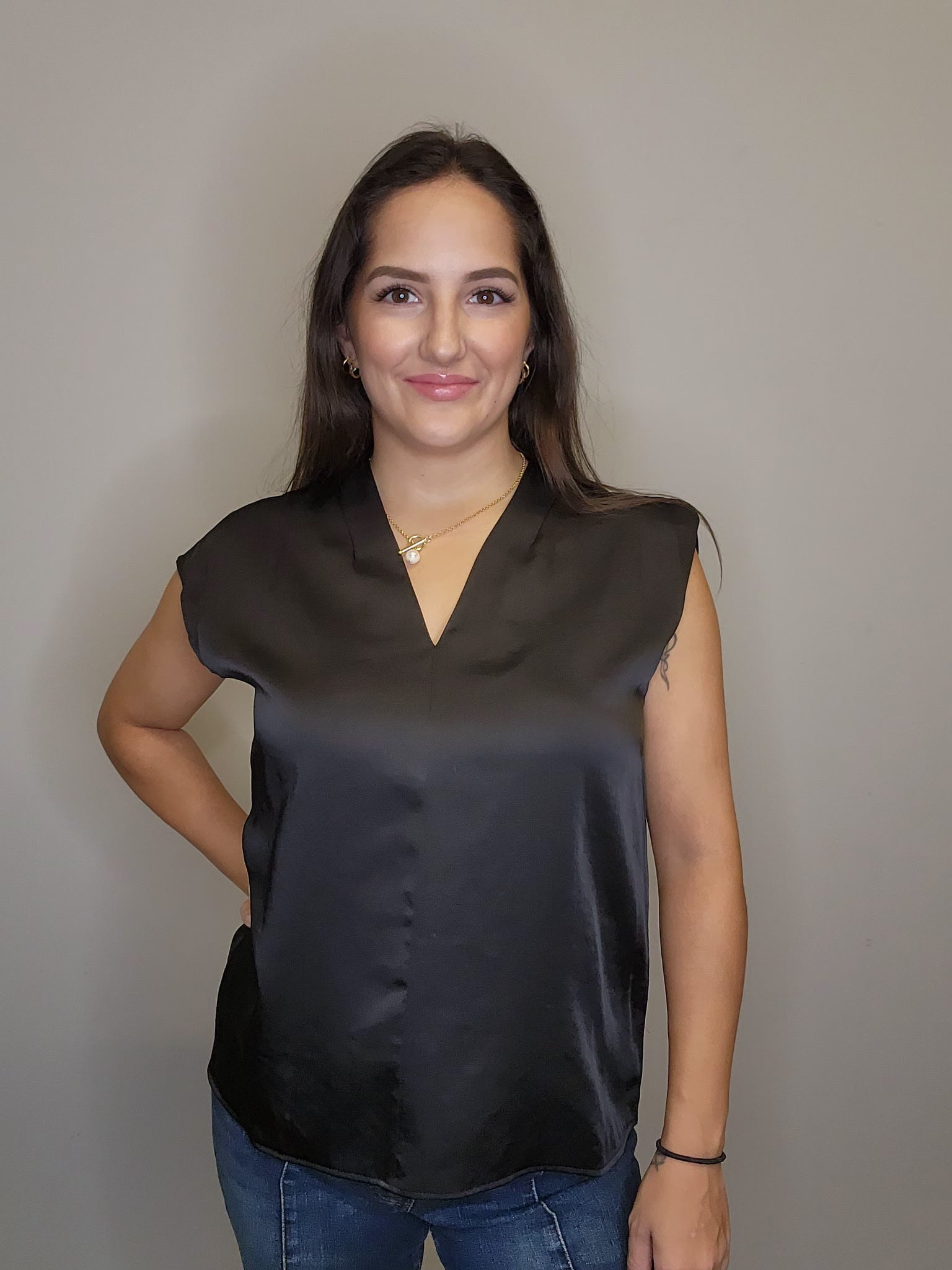Top Cap Sleeveless V/neck - Mainstream Boutique